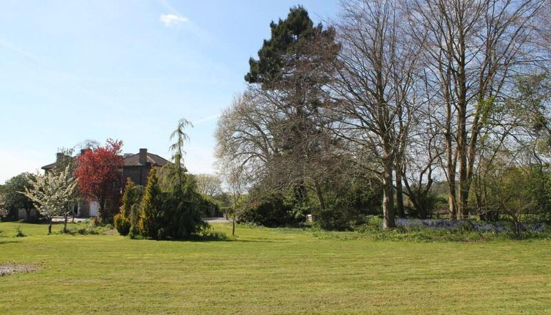 Environs - Roseneath House