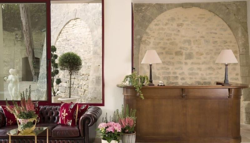 Sala - The Originals Relais Château Laroche Ploquin