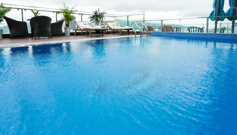 Piscina - Dana Marina Hotel