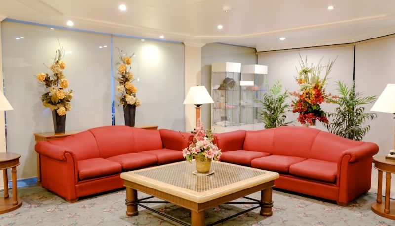 Lobby - De Luxe Hotel