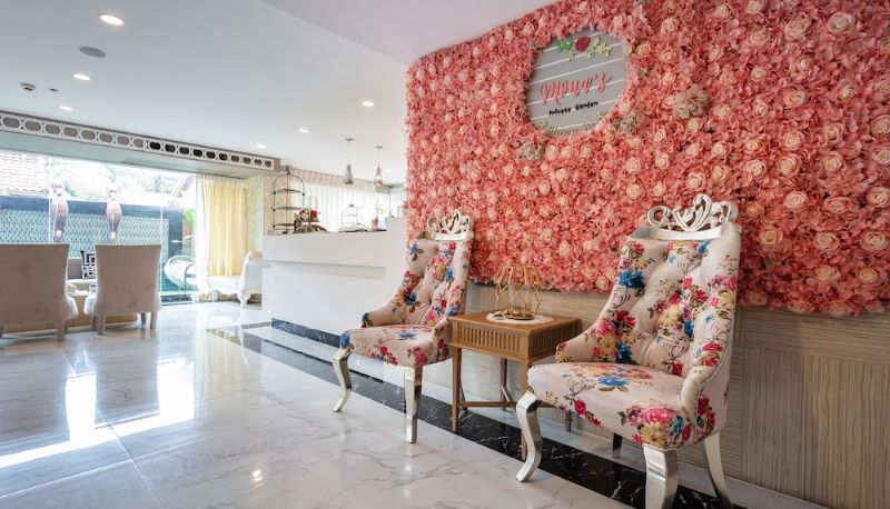Hall - Sonia Residence