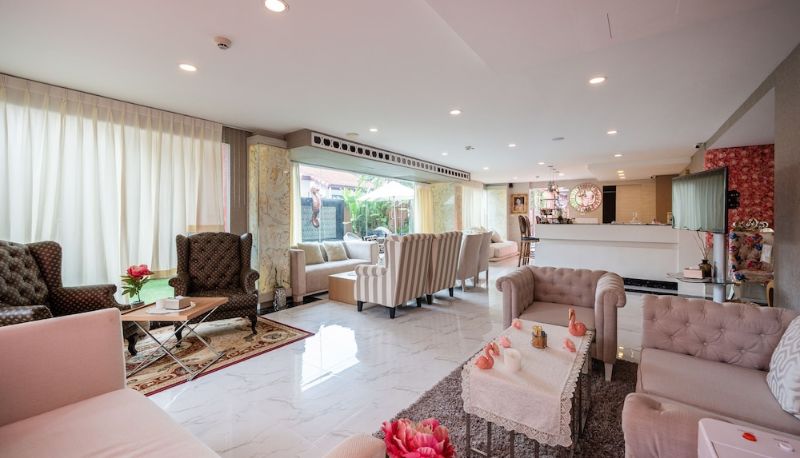 Hall - Sonia Residence