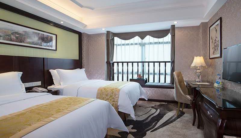 Kamer - Vienna Hotel (Guangdong Meizhou West High Speed Railway Station Hotel) Meixian People's Square