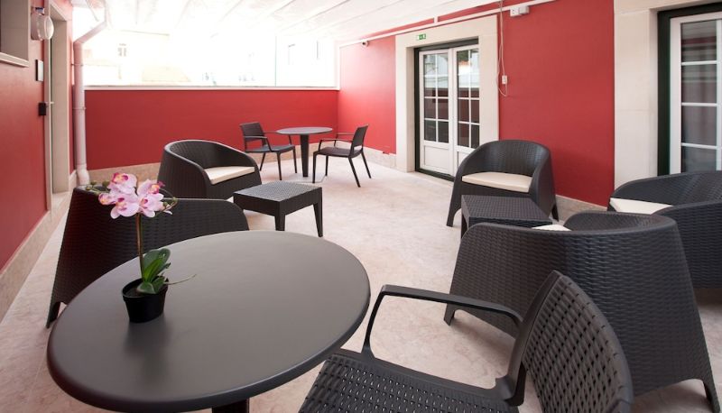 Info - Famous Crows Lisbon Suites