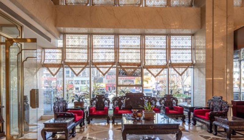 Recepción - The Royal International Hotel