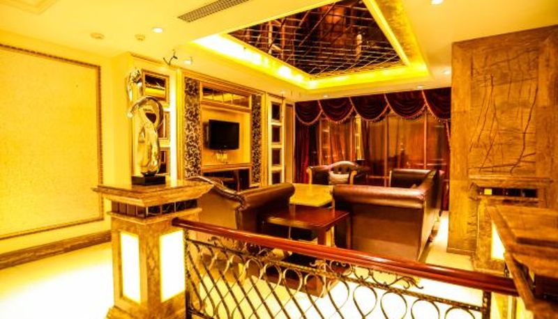 Recepción - Holiday Hotel