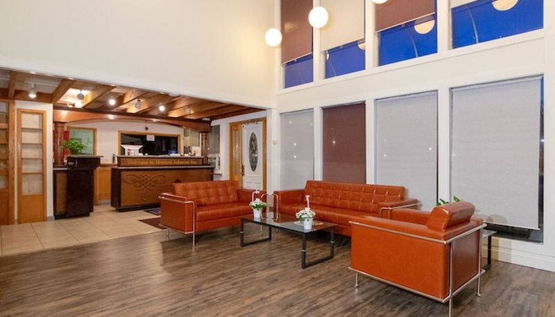 Hall - Cape Sands Inn