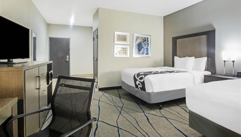 Camera - La Quinta Inn & Suites by Wyndham Ponca City