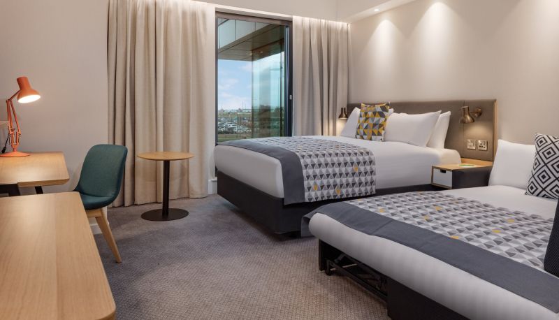 Holiday Inn LONDON - HEATHROW BATH ROAD by IHG - 4-star hotel in London