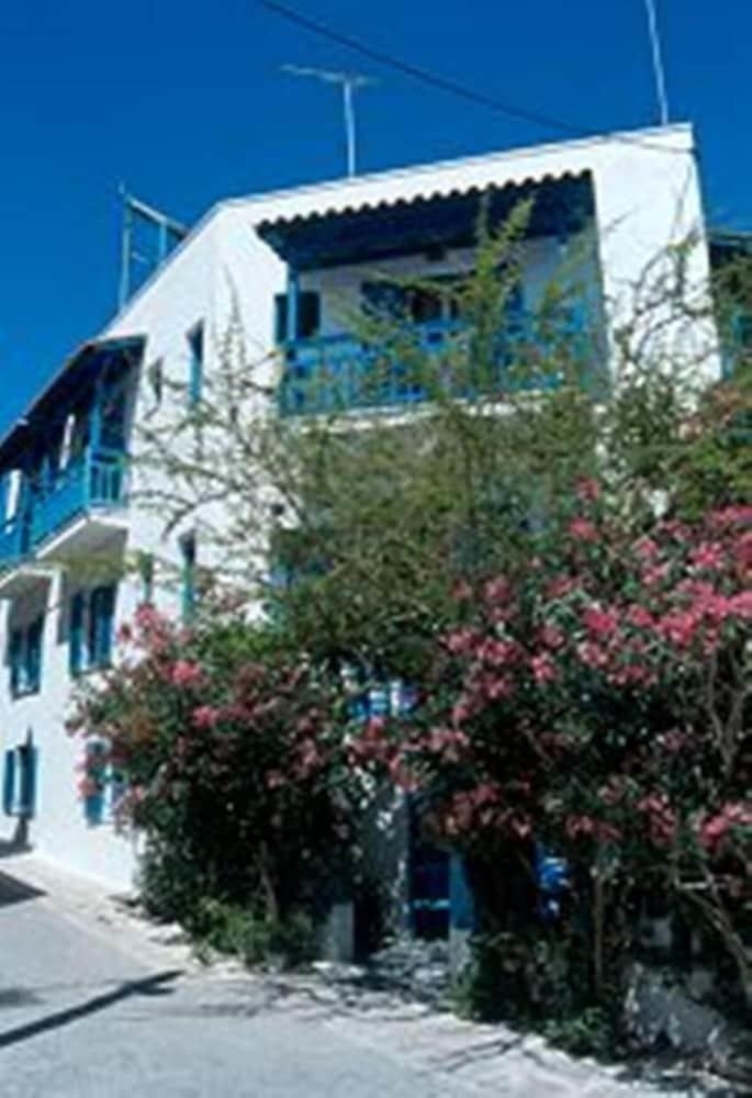 Barbouni Hotel & Studios (Naxos kai Mikres Kyklades)
