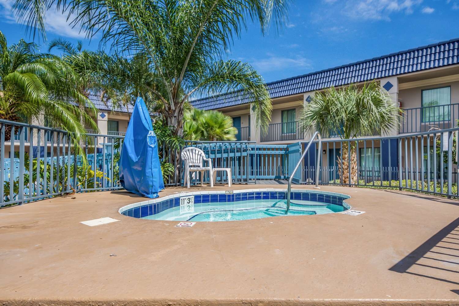 Clarion Inn and Suites Central Clearwate (Clearwater)