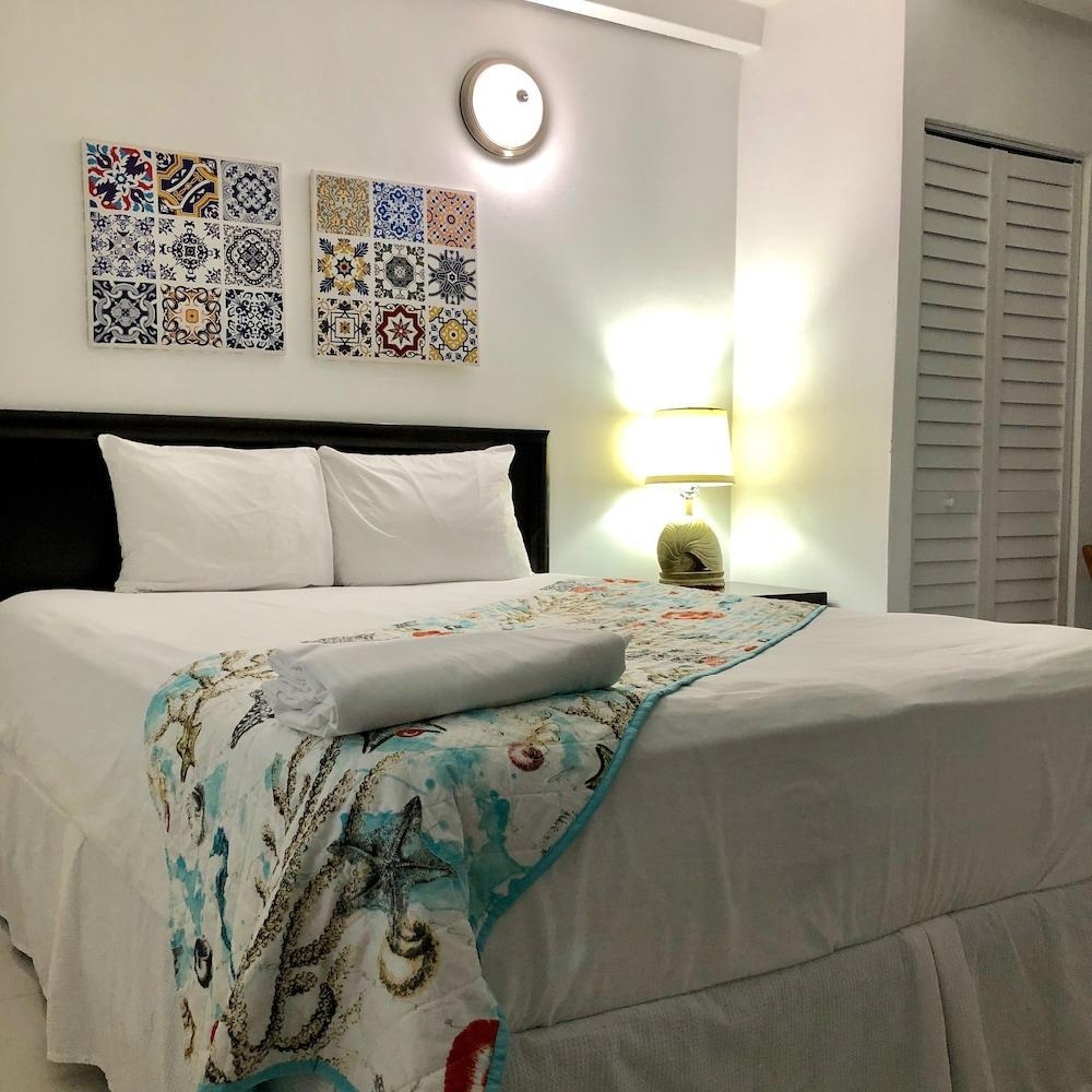 Hotel Renovated Posada Studio Apartment at Isla Verde (San Juan)