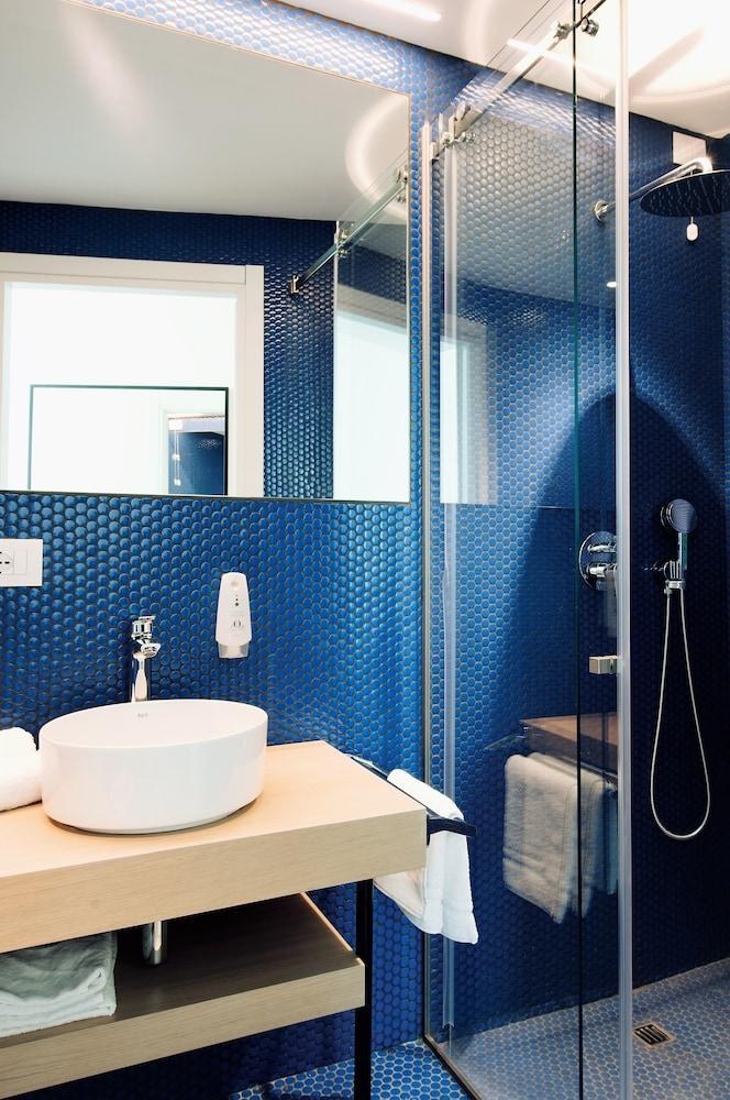 Hotel Air Rooms Rome Airport by HelloSky Fiumicino book favourably with HRS