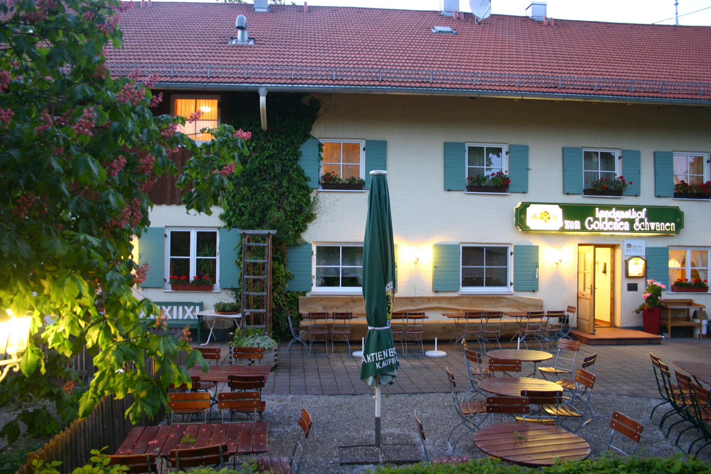 Hotel Zum Goldenen Schwanen Landgasthof (Mauerstetten)