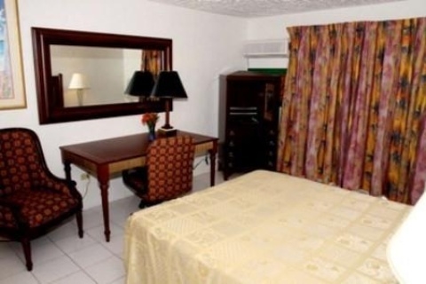 CASUARINAS HOTEL (Bahamy)