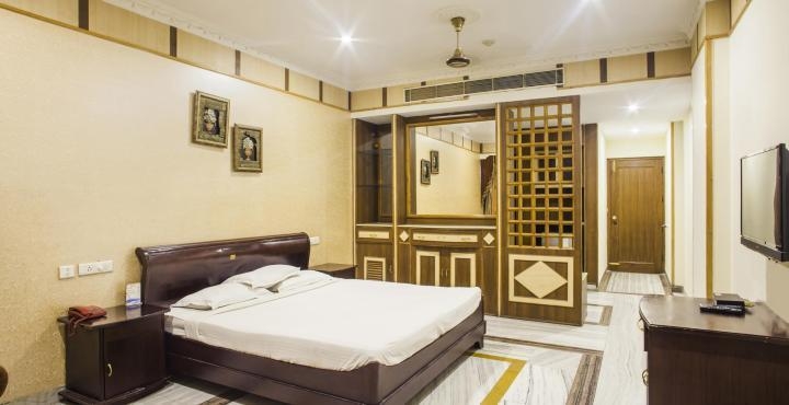 Hotel Shiraaz (Chandigarh)