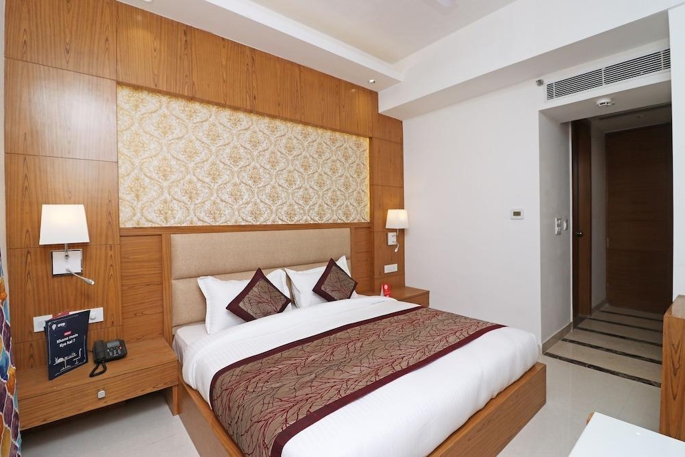 Capital O 10824 Hotel Star Suites (Tughlakabad)