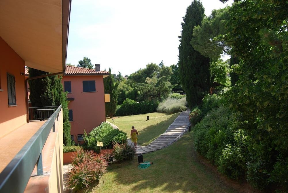 Hotel Residence Al Colle dei Pini - Riccione chez HRS avec services gratuits