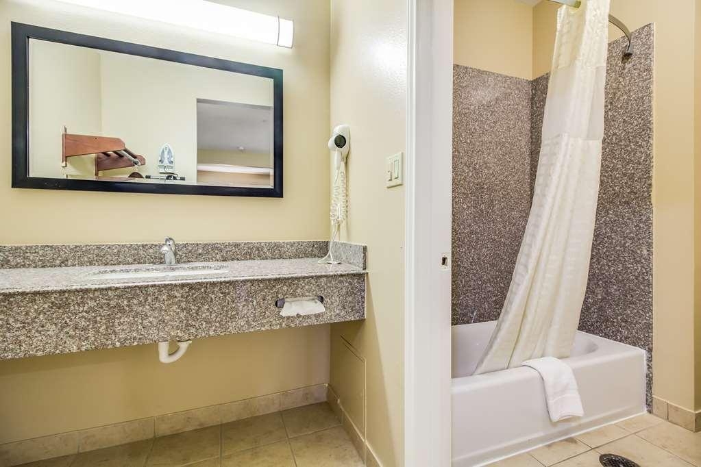 Americas Best Value Inn & Suites Tomball (The Woodlands)