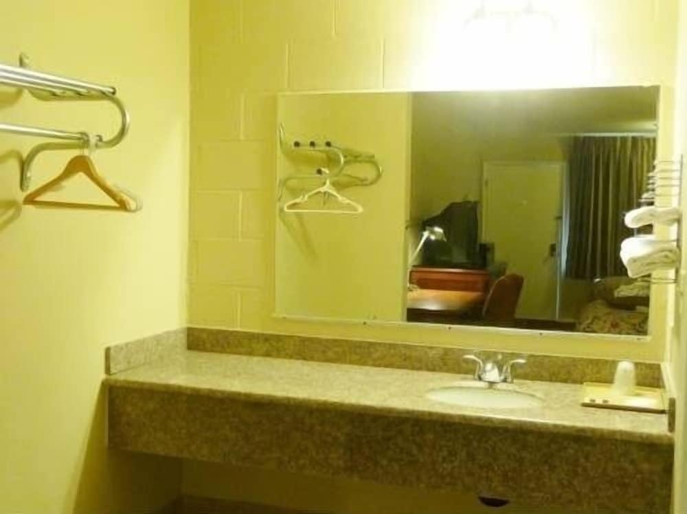 Rainbow Inn in Whittier (California) HRS