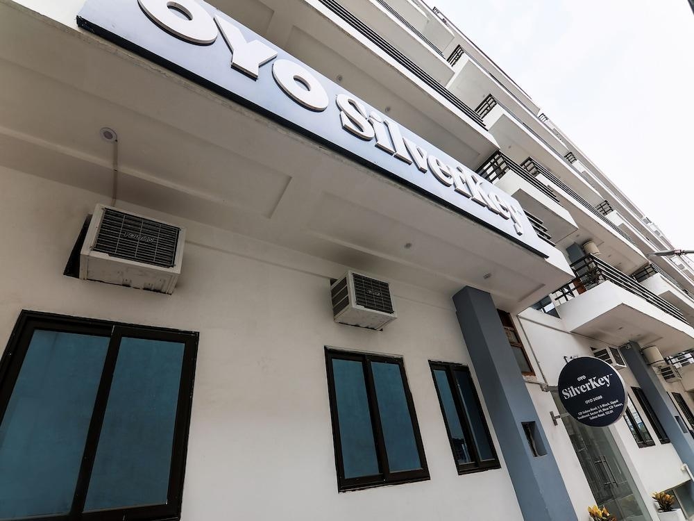 Hotel SilverKey Executive stays 24588 CD Sohna Road (Gurgaon)