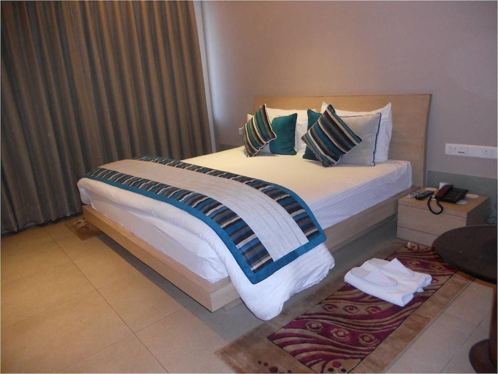 Hotel Aquamarine (Chandigarh                         )