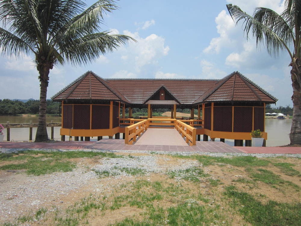 Hotel Green Village Pasir Salak Eco River Resort (Kampong Gajah)