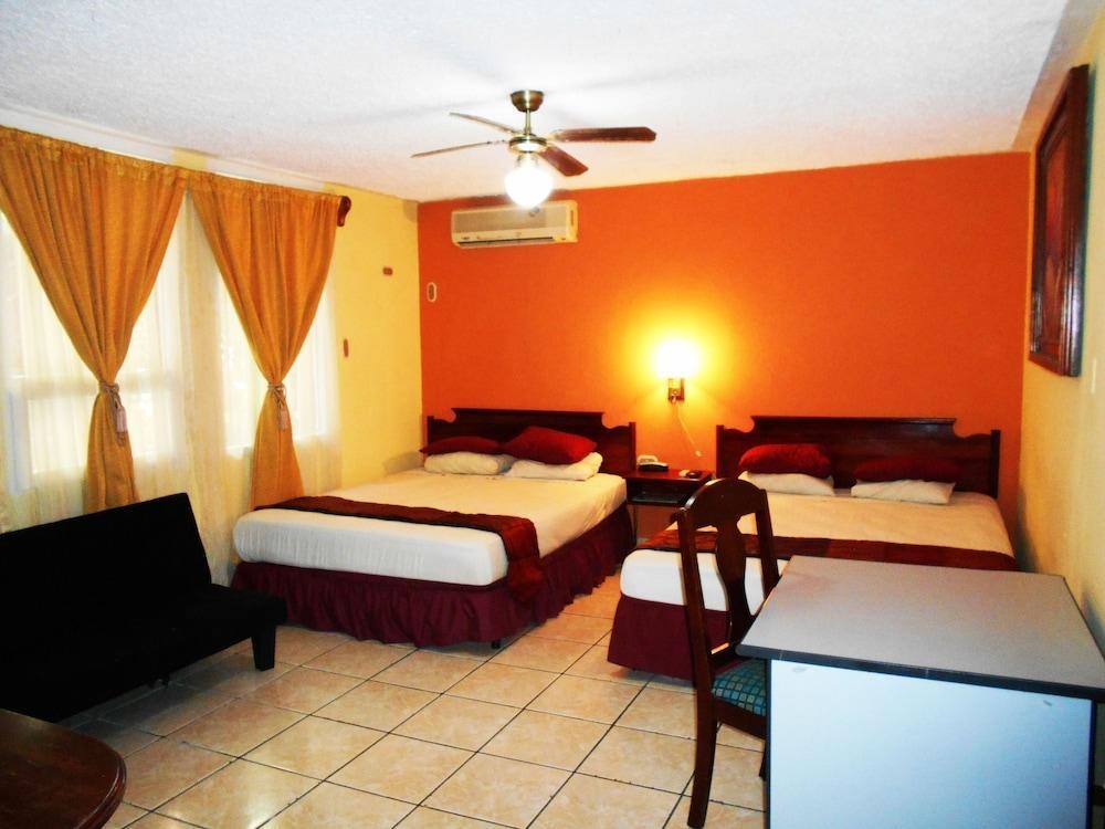 Hotel Suites Los Jicaros (San Pedro Sula)
