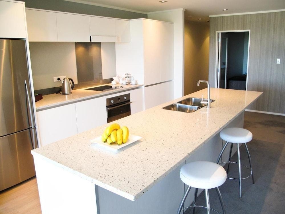 Hotel Quayside Apartments Whakatane book favourably with HRS
