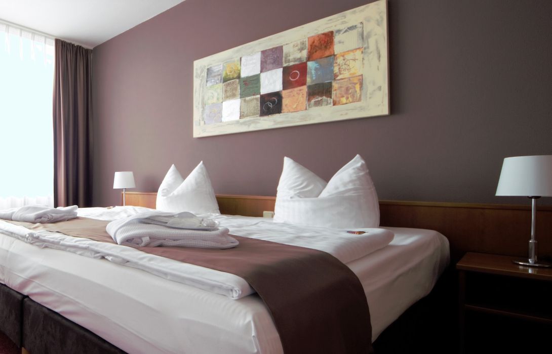 Hotel Am Ring - Neubrandenburg – Great prices at HOTEL INFO