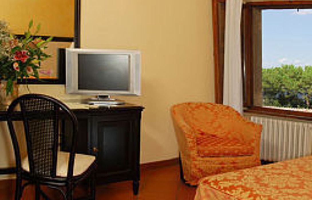 Hotel Leon Bianco - San Gimignano – Great prices at HOTEL INFO