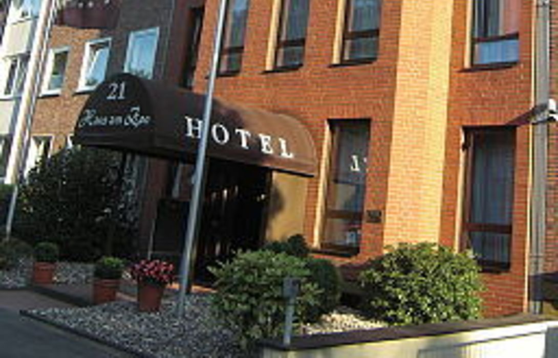 Hotel Haus Am Zoo Dusseldorf Great Prices At Hotel Info