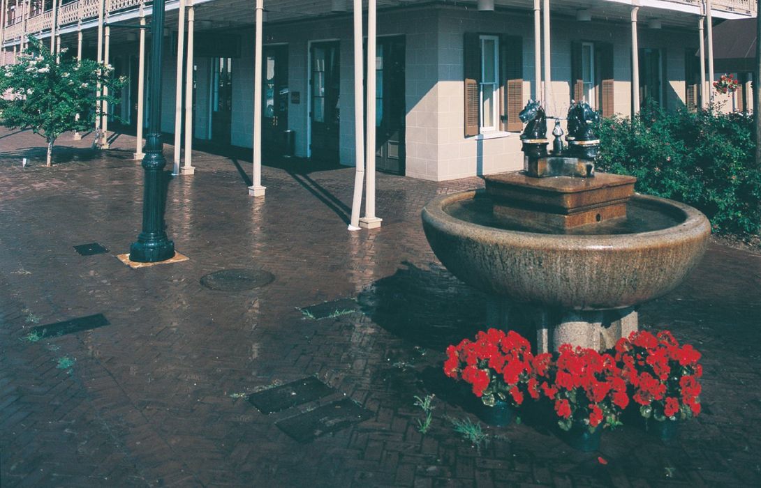 St James Hotel Selma Tapestry Collect Collection By Hilton Hotel De