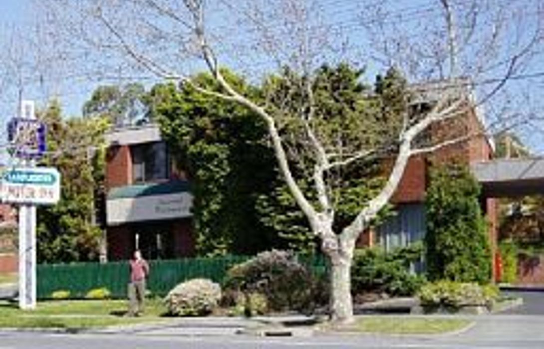 Lamplighter Motel And Apartments In Oakleigh Hotel De