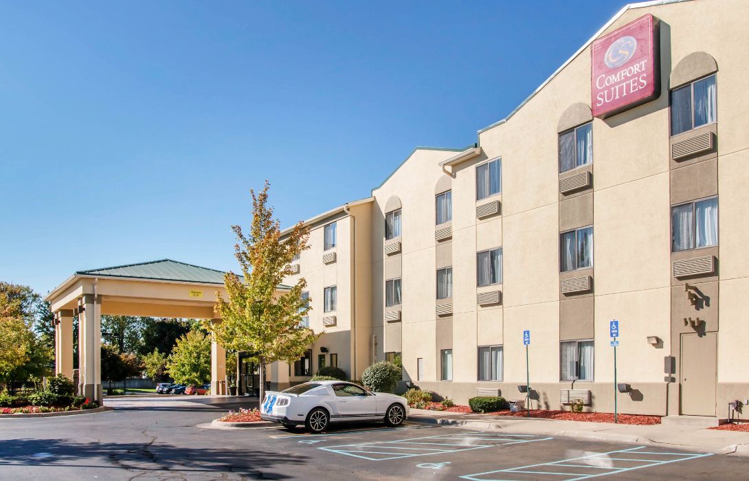 Hotel Comfort Suites Auburn Hills Great Prices At Hotel Info
