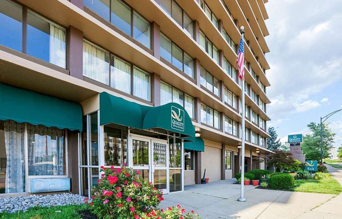 Quality Inn Suites Cincinnati Downtown Great Prices At Hotel Info