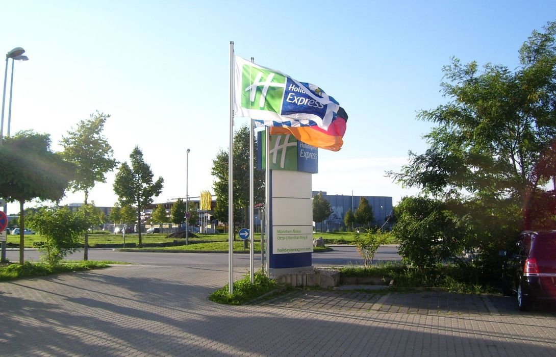 Holiday Inn Express Munich Messe Feldkirchen Great Prices At Hotel Info