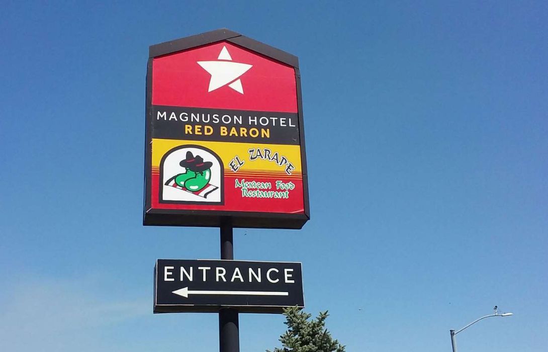 Magnuson Hotel Red Baron In Garden City Hotel De