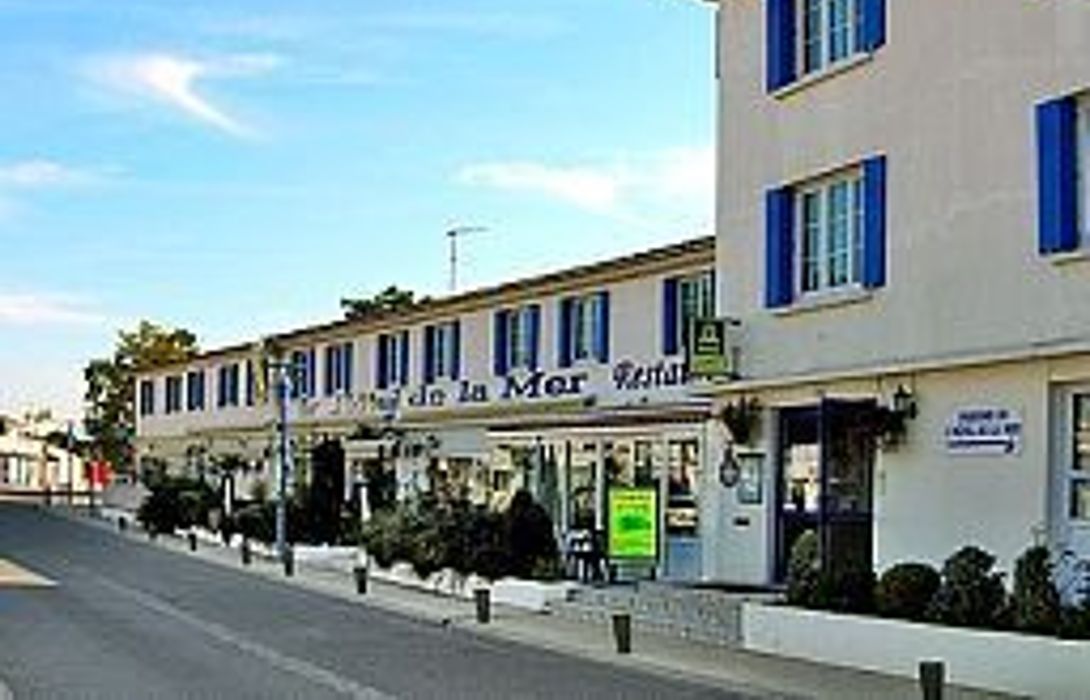 Hotel De La Mer La Tranche Sur Mer Hotel Info