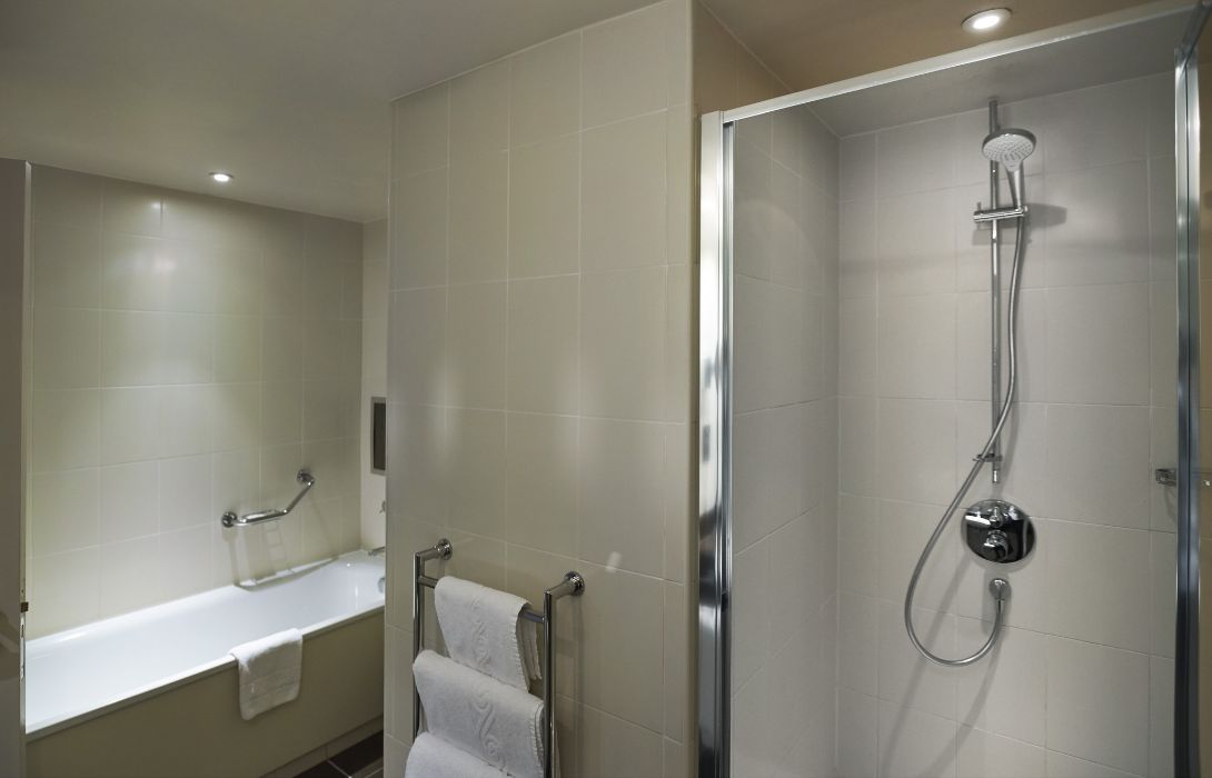 Hotel Crowne Plaza London Ealing Great Prices At Hotel Info