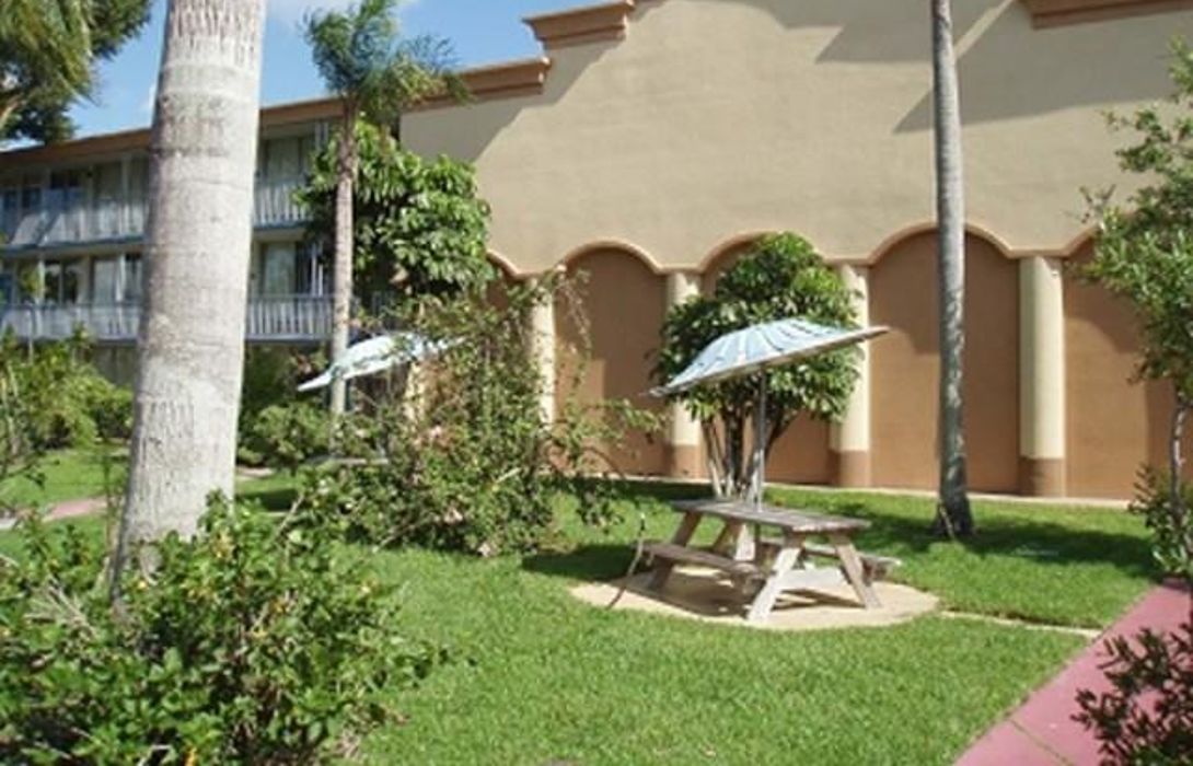 Red Carpet Inn Ft Lauderdale Airport And Cruiseport Red Carpet Inn Ft Lauderdale Airport And Cruiseport Fort Lauderdale Great Prices At Hotel Info