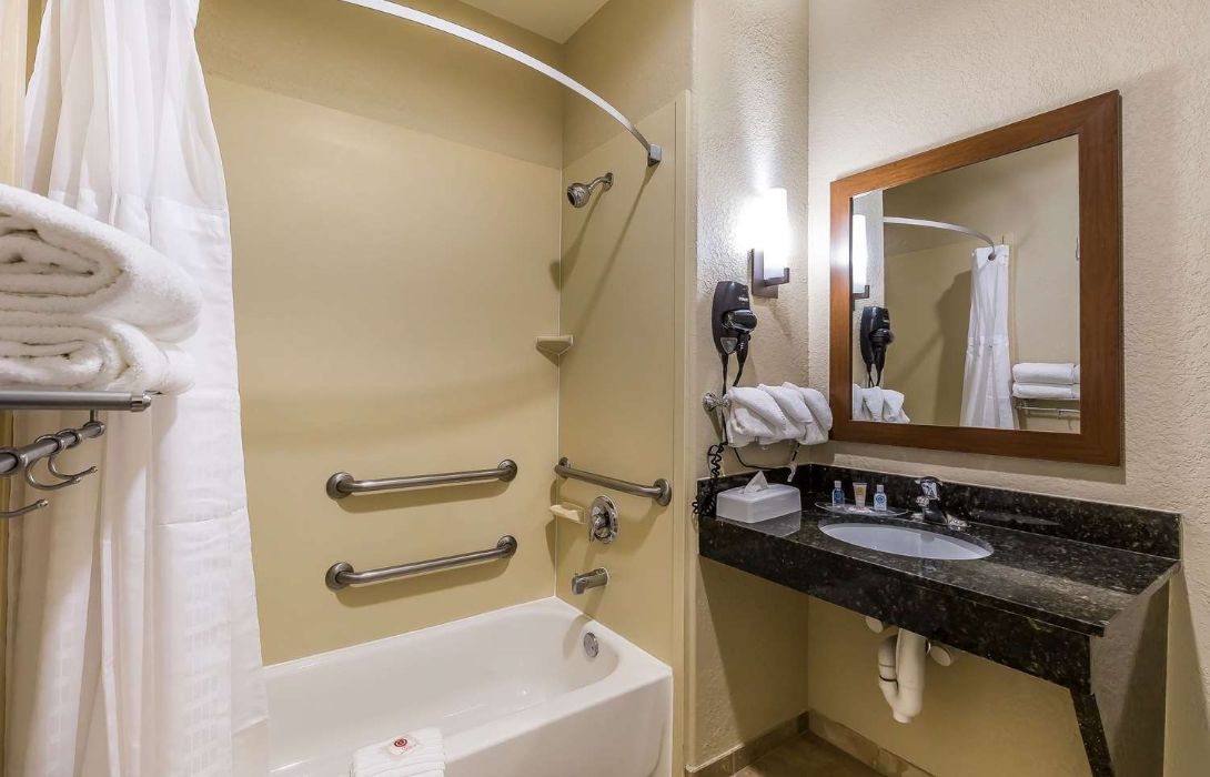Hotel Comfort Suites Houston Iah Airport Bel Great Prices At