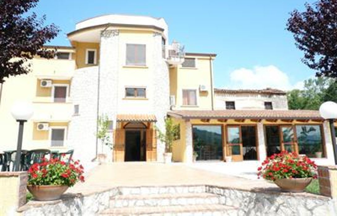 hotel borgo antico poggiolo del principe san severino centola hotel info