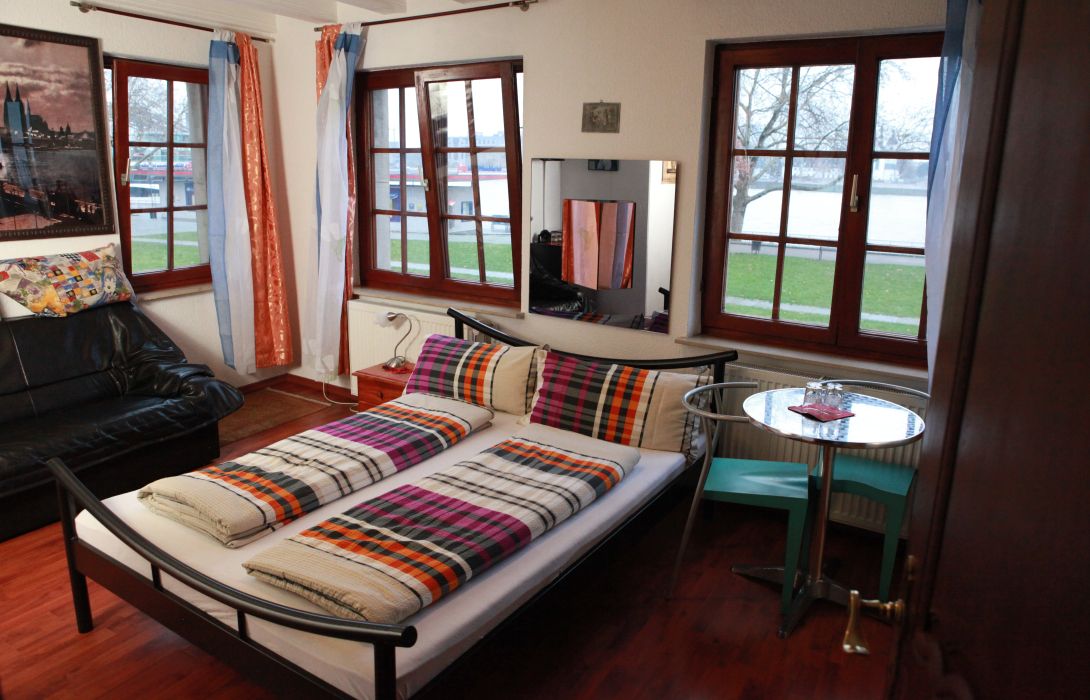 Hotel Haus Enteresan Cologne Great Prices At Hotel Info