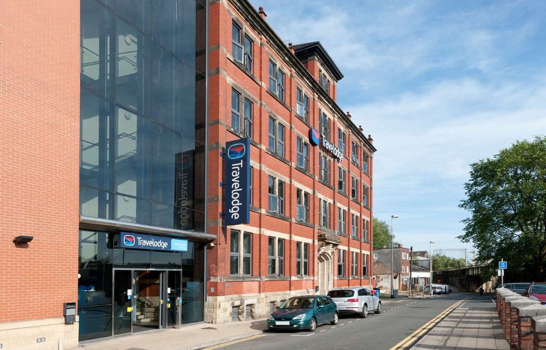 Hotel Travelodge Macclesfield Central Great Prices At
