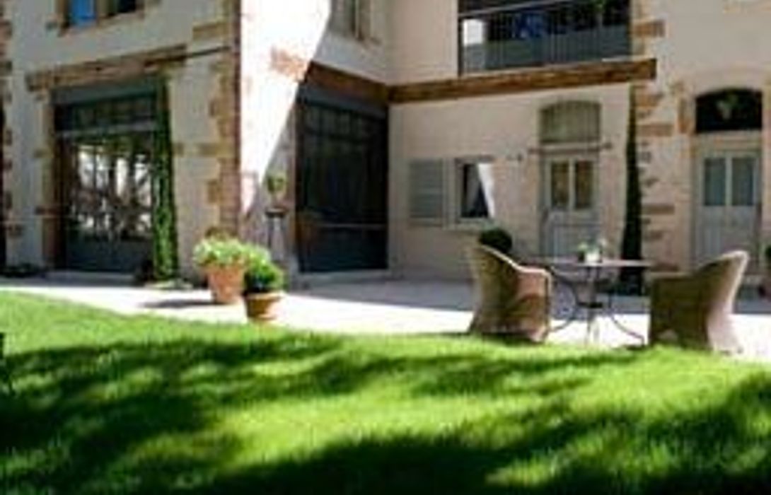 Hotel Les Hautes Bruyeres Chambres D Hotes Ecully Great Prices