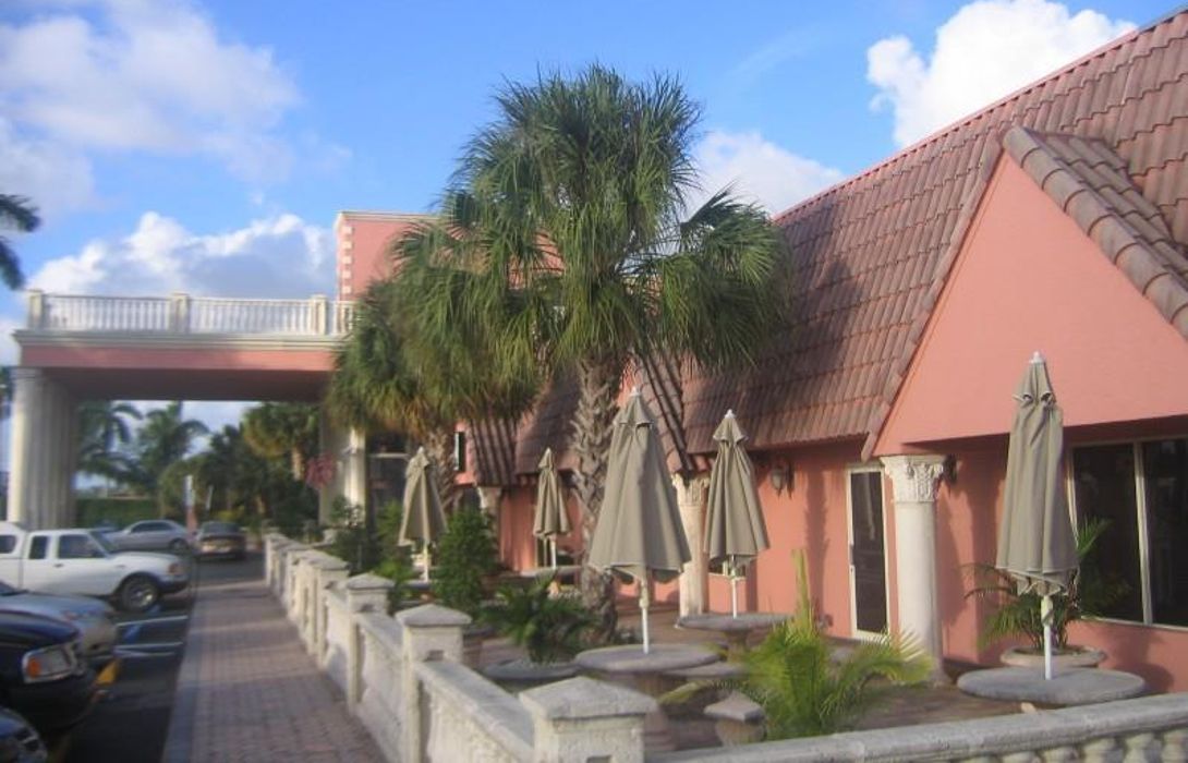 Hotel Roma Golden Glades Resort In Miami Gardens