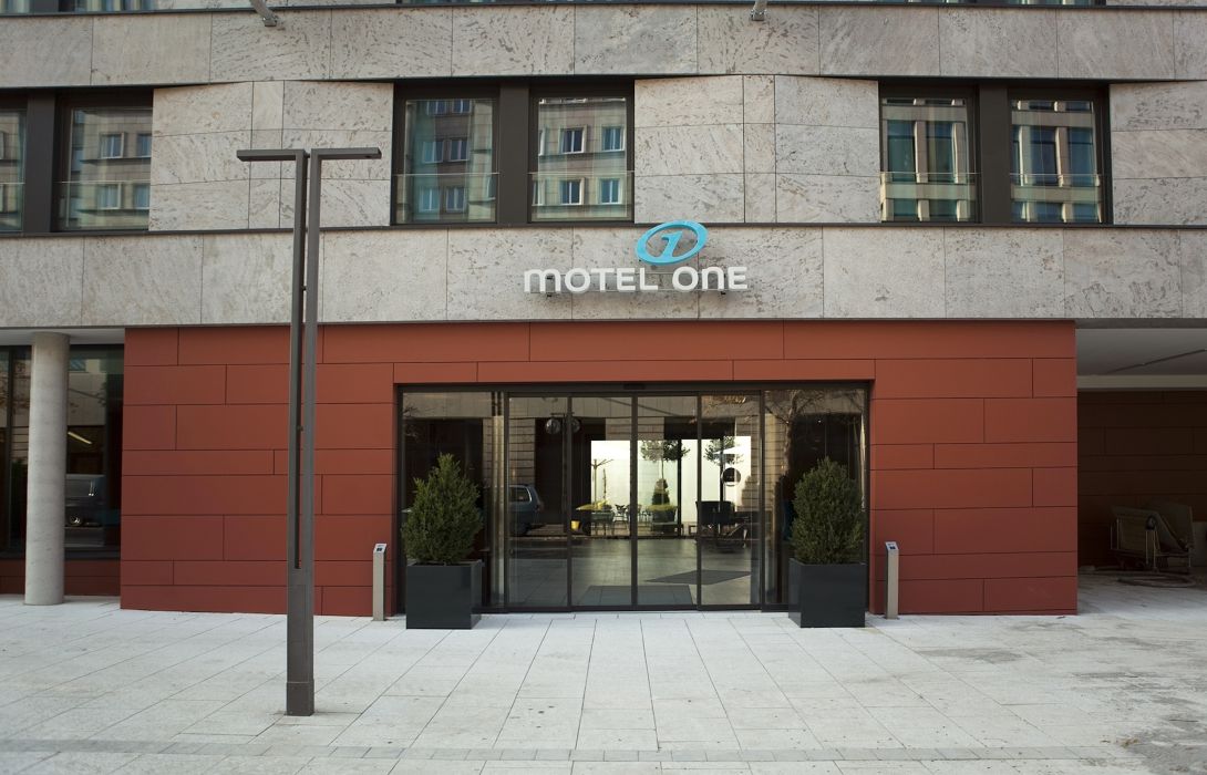 Motel One Stuttgart - Mitte – HOTEL DE