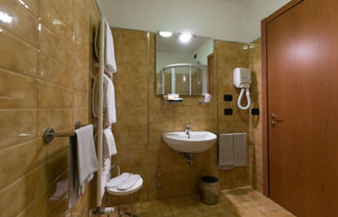 Hotel Casa del Pellegrino - Padua – Great prices at HOTEL INFO