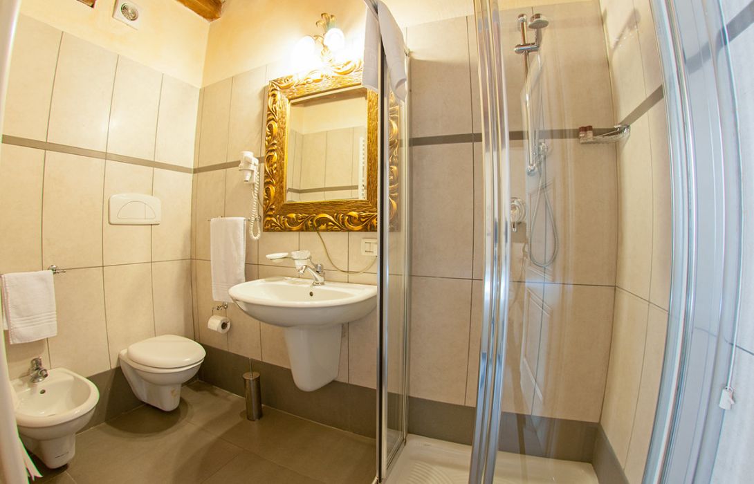 Hotel La Tavola Rotonda In Cortemaggiore Hotel De